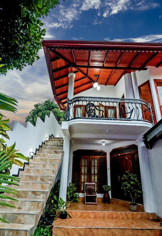 Travellers Home كاندي المظهر الخارجي الصورة